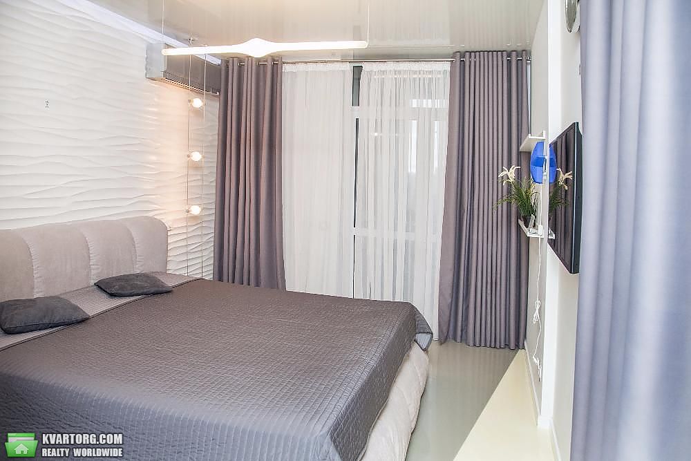 Rent out 2-room apartment. Киев,  Вышгородская — photo 8