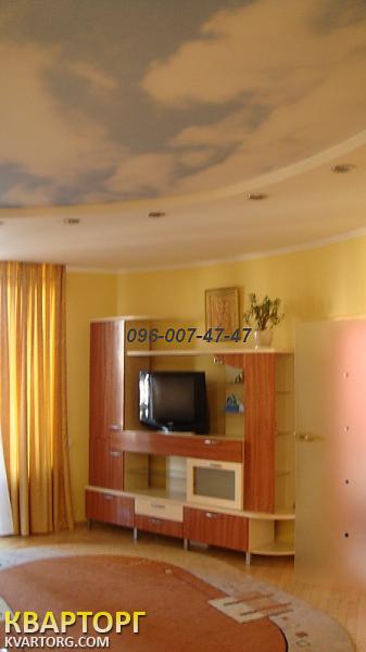 Rent out 2-room apartment. Киев,  Жилянская — photo 7