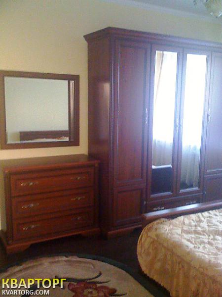 Rent out 3-room apartment. Киев,  Алма-Атинская — photo 1