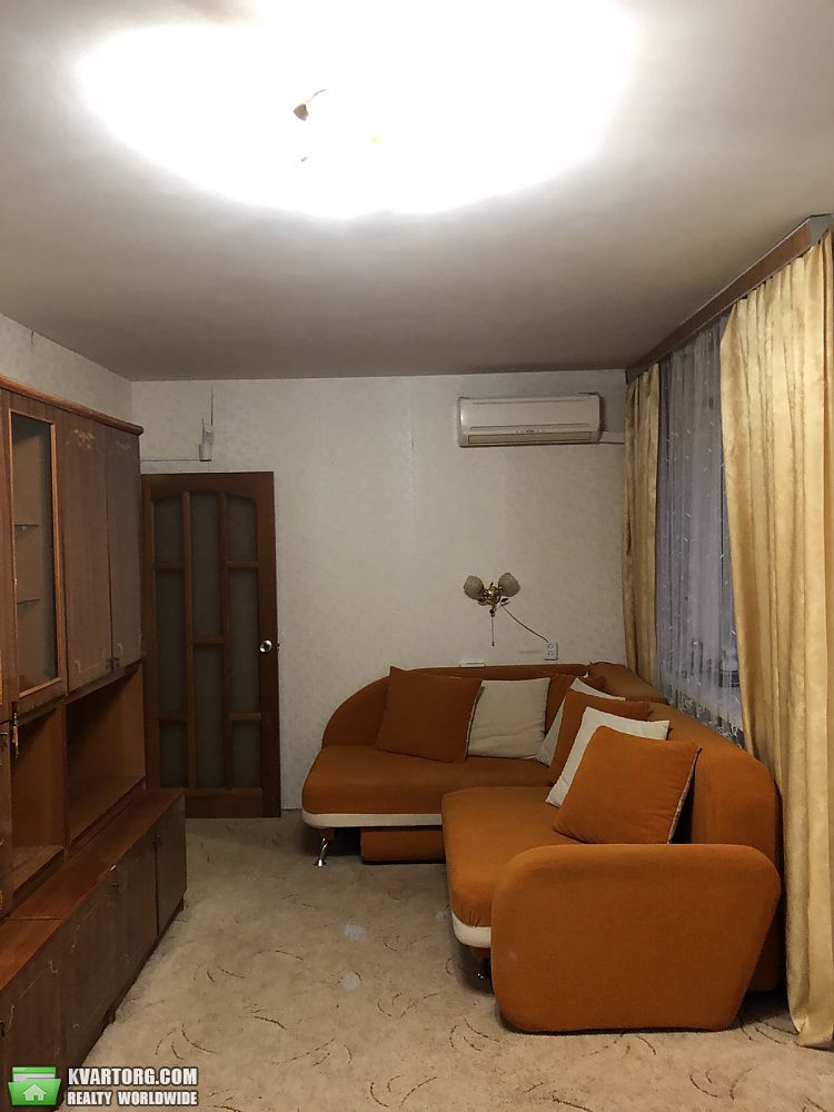 Rent out 2-room apartment. Киев,  Лепсе бул — photo 1