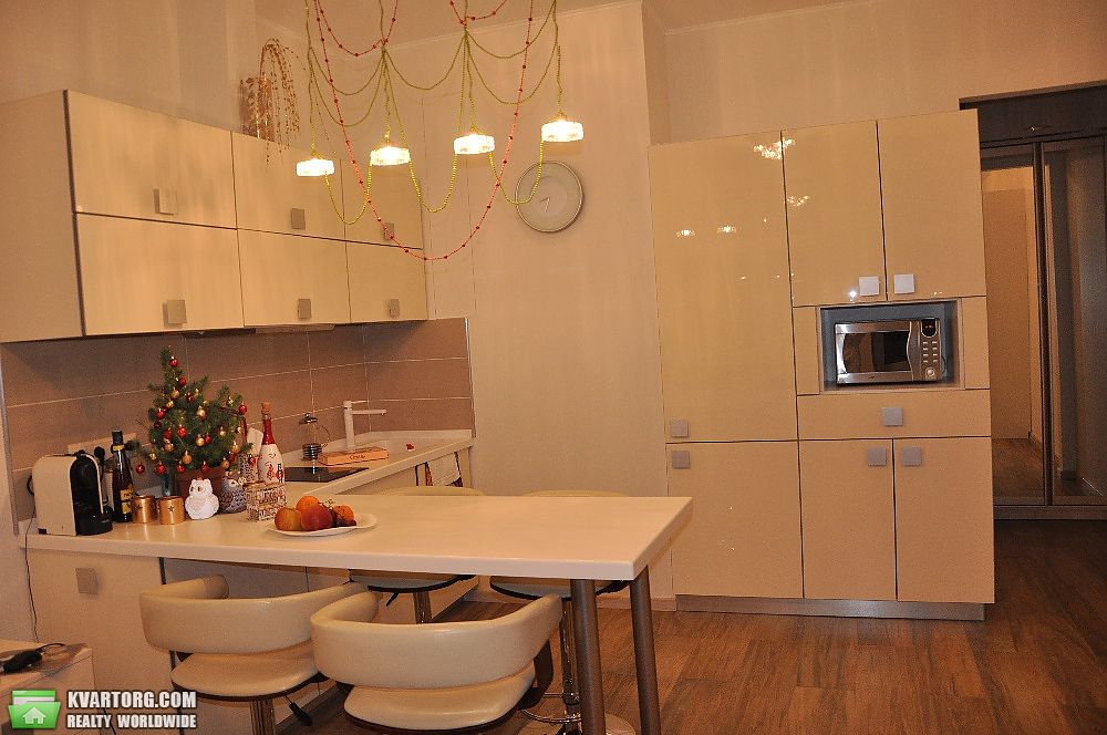 Rent out 1-room apartment. Киев, Жилянская — photo 1
