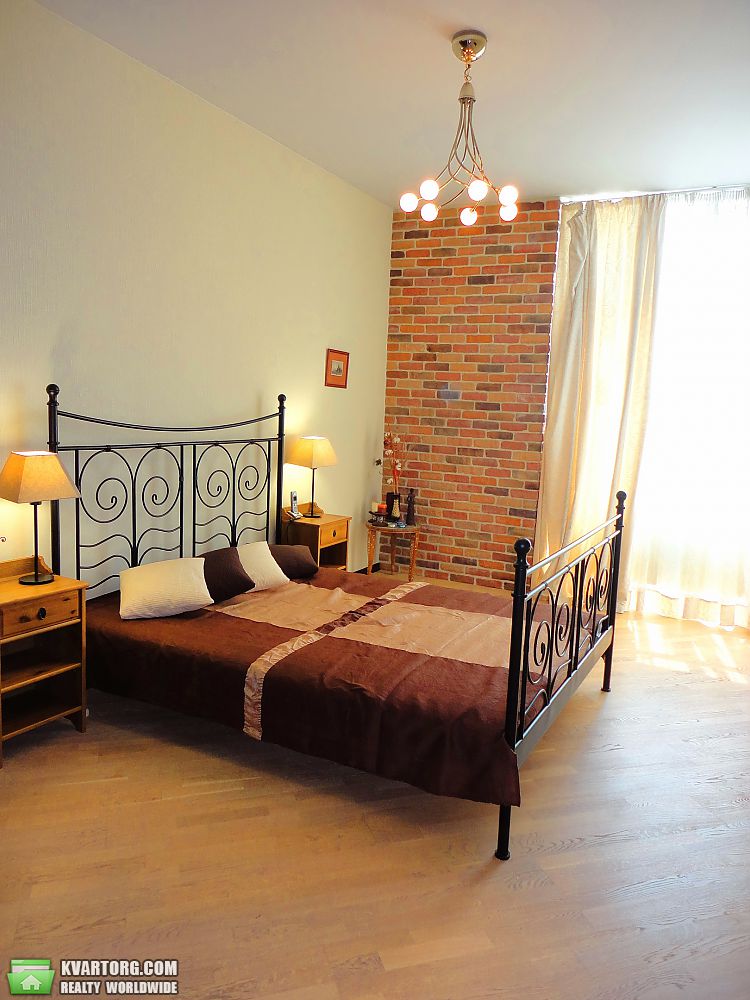 Rent out 3-room apartment. Киев,  Щорса — photo 1