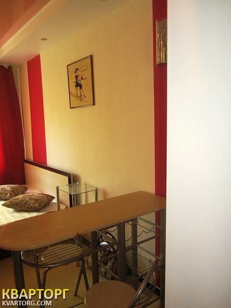 Rent out 2-room apartment. Киев,  Овручская — photo 1