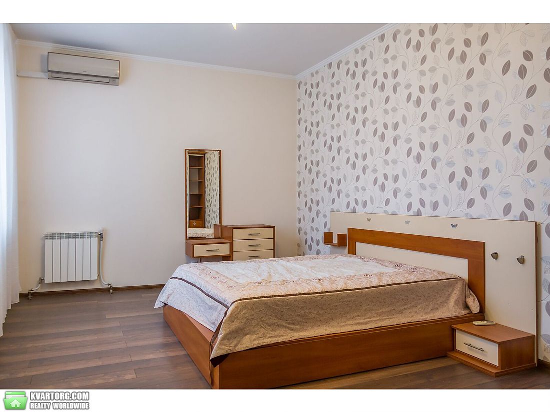 Rent out 3-room apartment. Киев,  Павловская — photo 1
