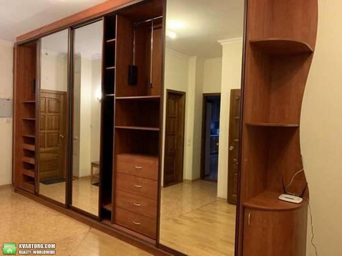 Rent out 3-room apartment. Киев,  Жилянская — photo 2