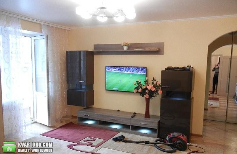 Rent out 2-room apartment. Киев,  Ковпака — photo 1