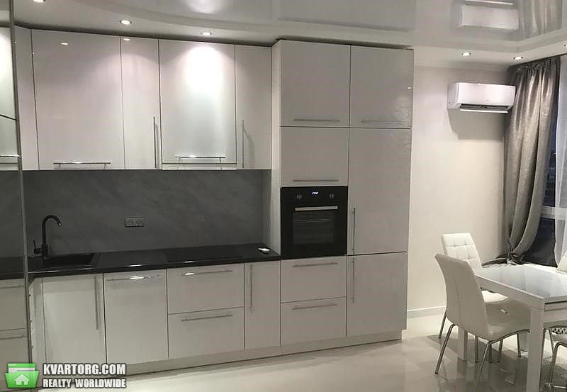 Rent out 2-room apartment. Киев,  Заречная — photo 3