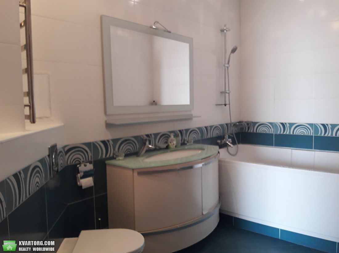 Rent out 3-room apartment. Киев,  Щорса — photo 9