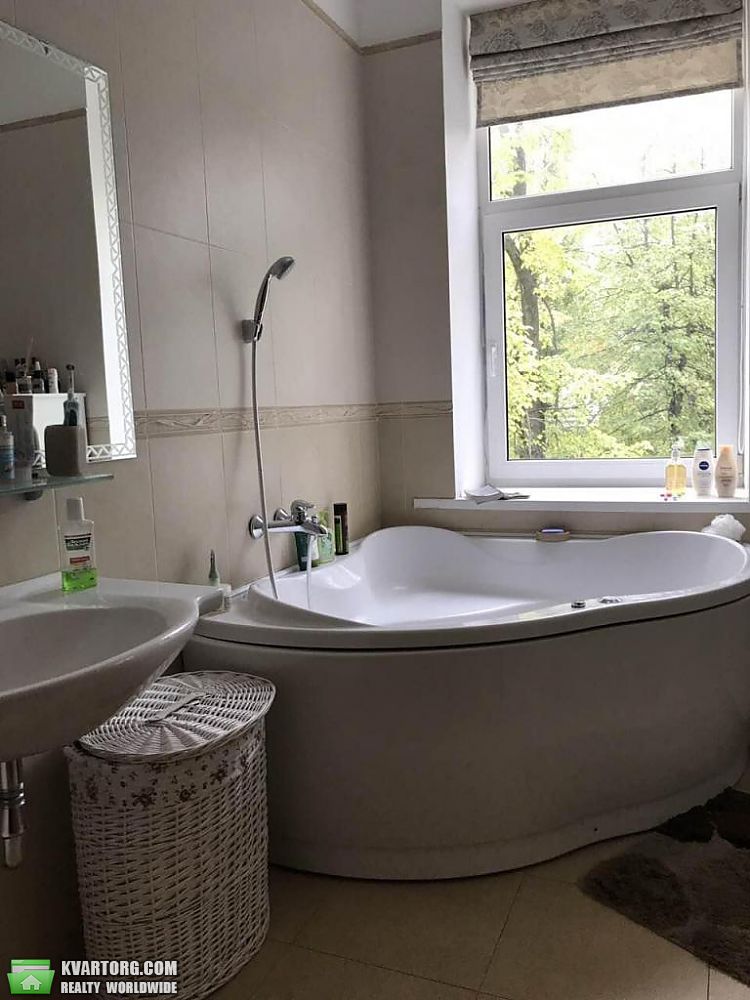 Rent out 3-room apartment. Киев,  Лютеранская — photo 8