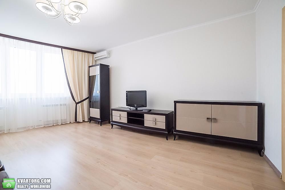 Rent out 2-room apartment. Киев, Сикорского ул. — photo 5
