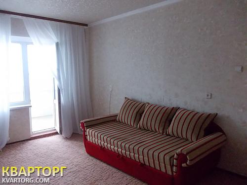 Rent out 3-room apartment. Киев,  Приречная — photo 1