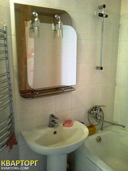 Rent out 3-room apartment. Киев,  Пражская — photo 1