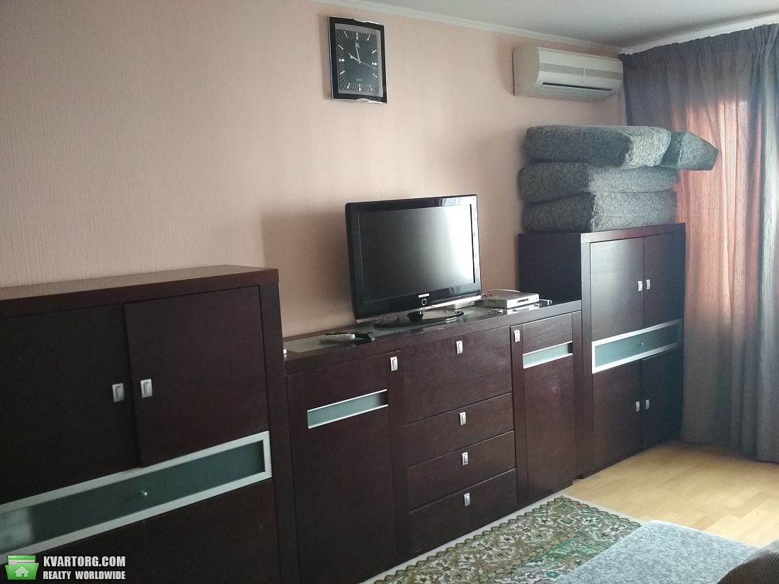 Rent out 1-room apartment. Киев,  Стадионная — photo 3