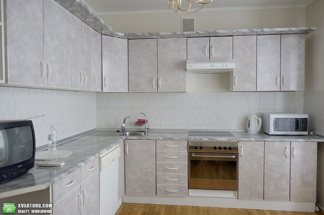 Rent out 3-room apartment. Киев,  Тургеневская — photo 1