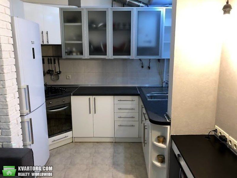 Sell 2-room apartment. Киев,  Автозаводская — photo 1