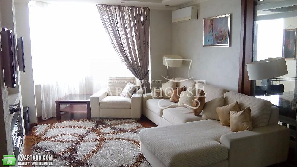 Rent out 3-room apartment. Киев,  Салютная — photo 1