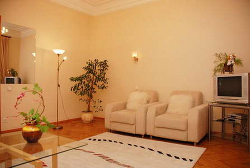 Rent out 2-room apartment. Киев,  Институтская — photo 1