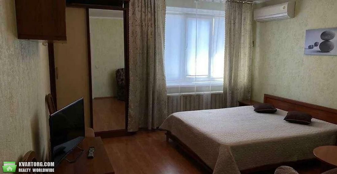 Rent out 1-room apartment. Киев,  Антоновича — photo 1