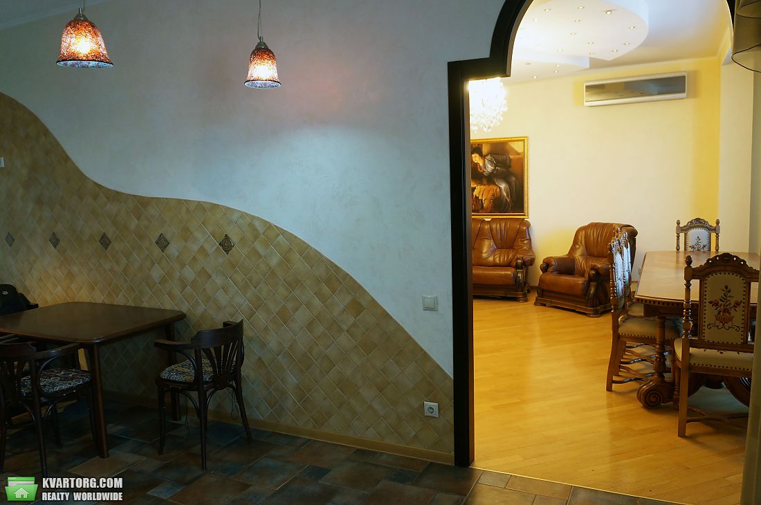 Rent out 4-room apartment. Киев,  Щорса — photo 4