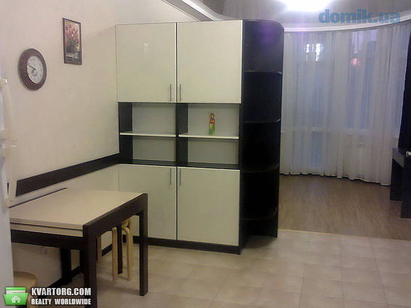 Rent out 2-room apartment. Киев,  Черновола — photo 3