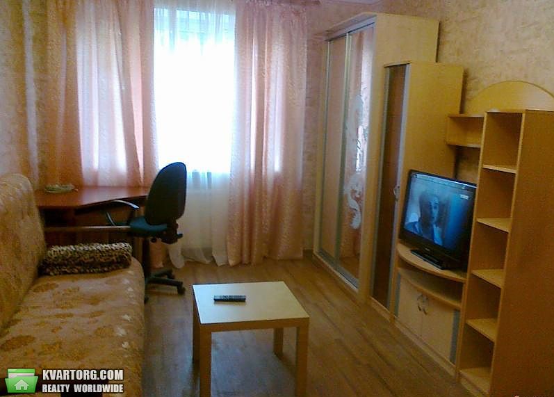 Rent out 2-room apartment. Киев, Львовская — photo 1