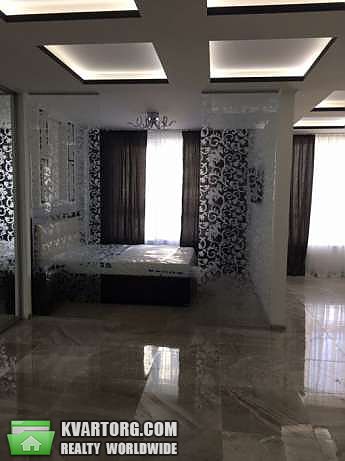 Rent out 2-room apartment. Киев,  Заречная — photo 1