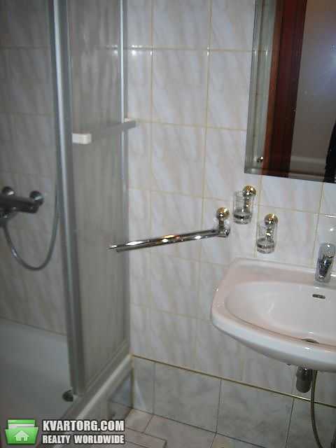Rent out 3-room apartment. Киев, Питерская — photo 4