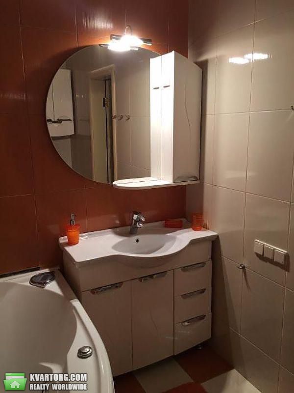 Rent out 2-room apartment. Киев,  Забилы — photo 6