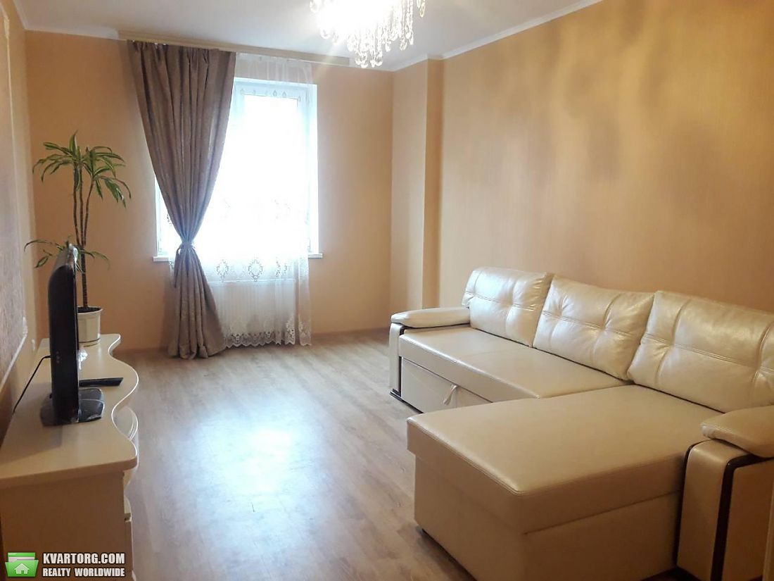 Rent out 2-room apartment. Киев,  Полтавская — photo 1
