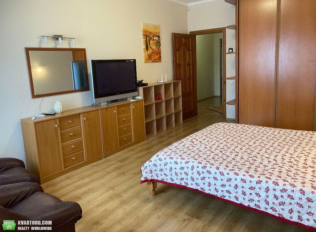Rent out 3-room apartment. Киев, Коновальця — photo 1