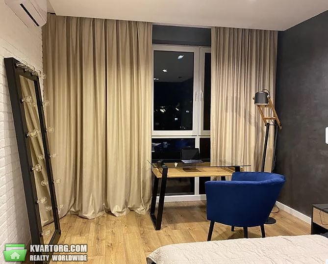 Rent out 2-room apartment. Киев, проспект  Лобановского — photo 1