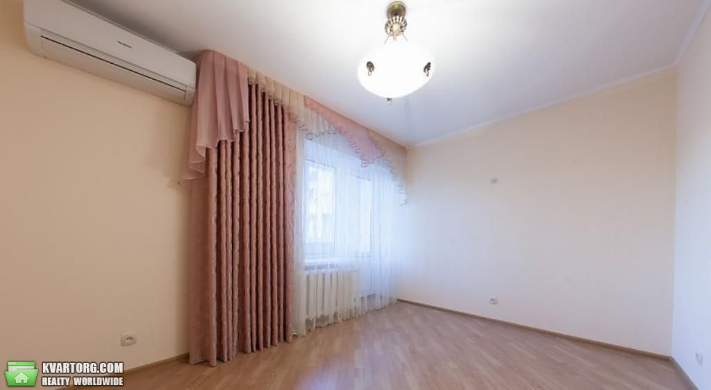 Rent out 3-room apartment. Киев,  Еленовская — photo 4