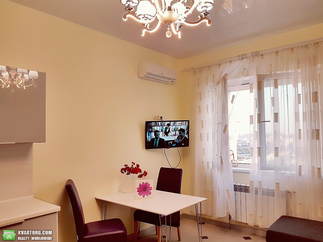 Rent out 1-room apartment. Киев,  Кондратюка — photo 1