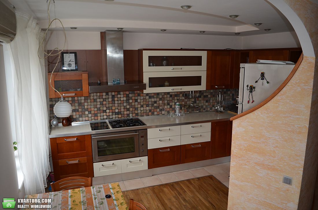 Sell 3-room apartment. Киев,  Салютная — photo 4
