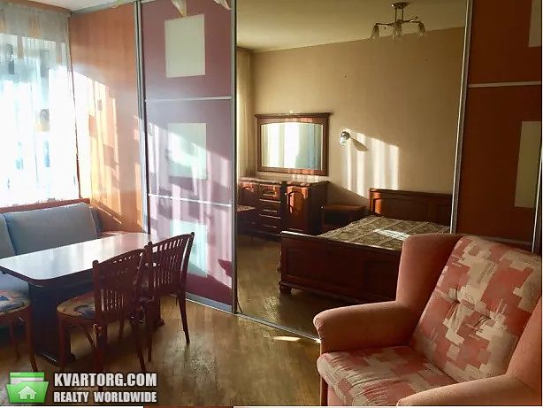 Rent out 2-room apartment. Киев, Соборности — photo 1