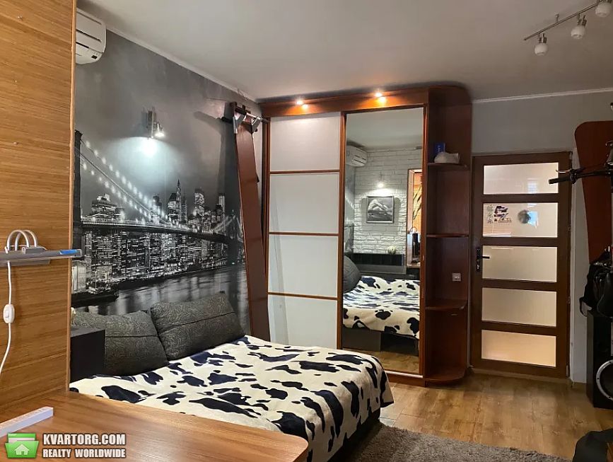 Sell 4-room apartment. Киев,  Приречная — photo 1