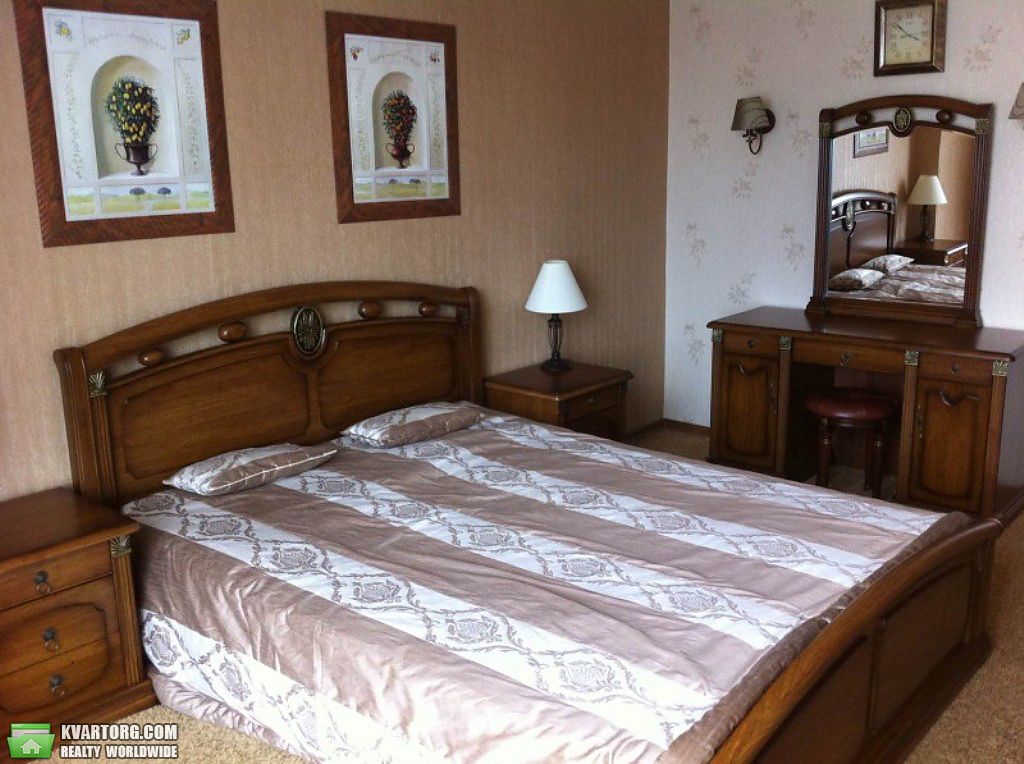 Rent out 2-room apartment. Киев,  Жилянская — photo 1