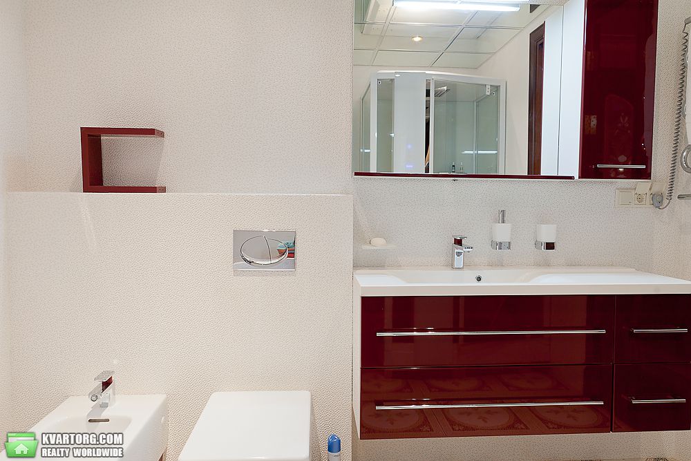 Rent out 4-room apartment. Киев,  Институтская — photo 8