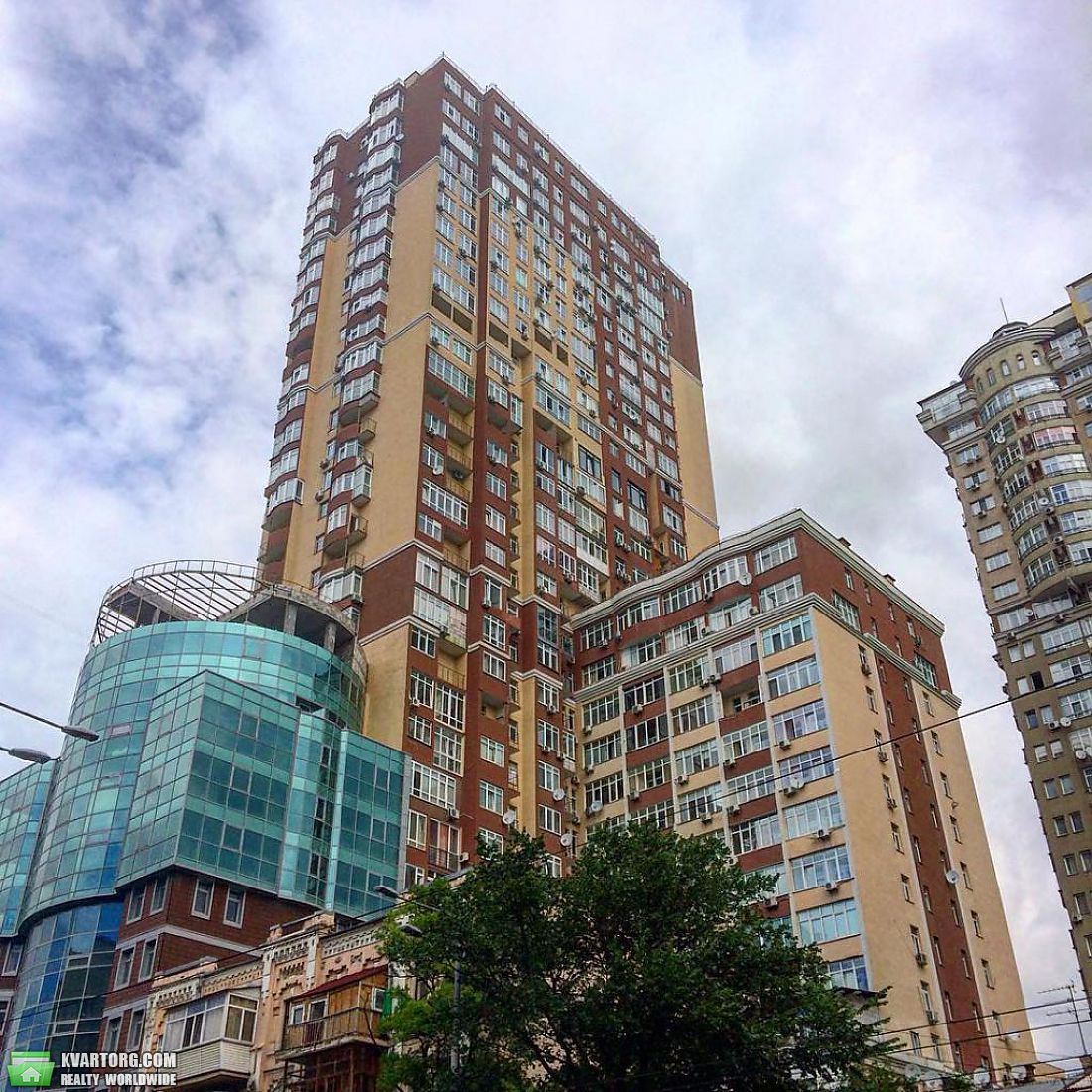 Rent out 2-room apartment. Киев,  Жилянская — photo 10