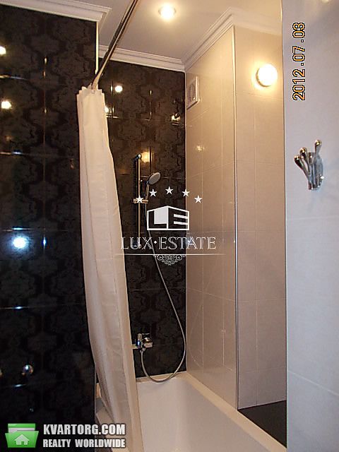 Rent out 2-room apartment. Киев,  Соломенская — photo 3
