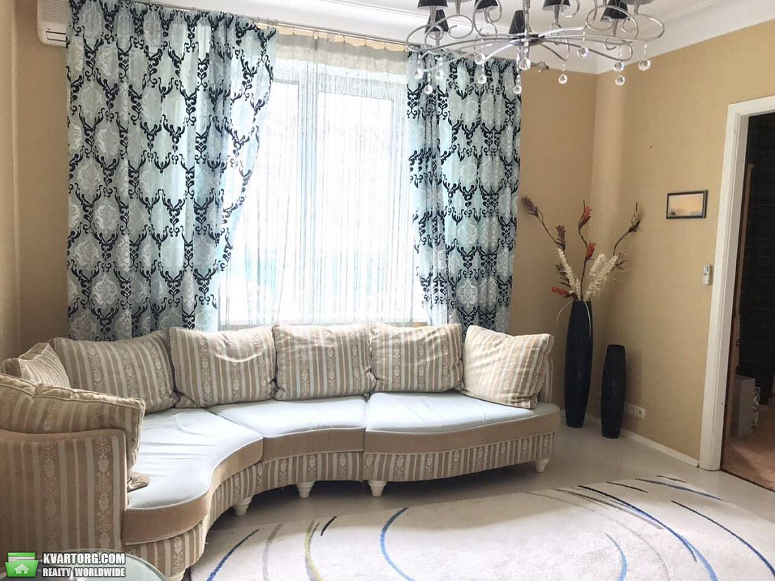 Rent out 3-room apartment. Киев,  Мазепы — photo 1