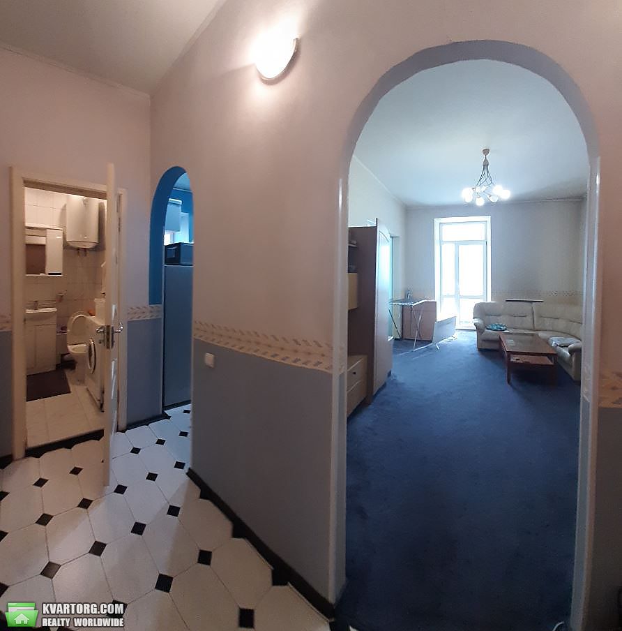 Rent out 2-room apartment. Киев,  Жилянская — photo 1