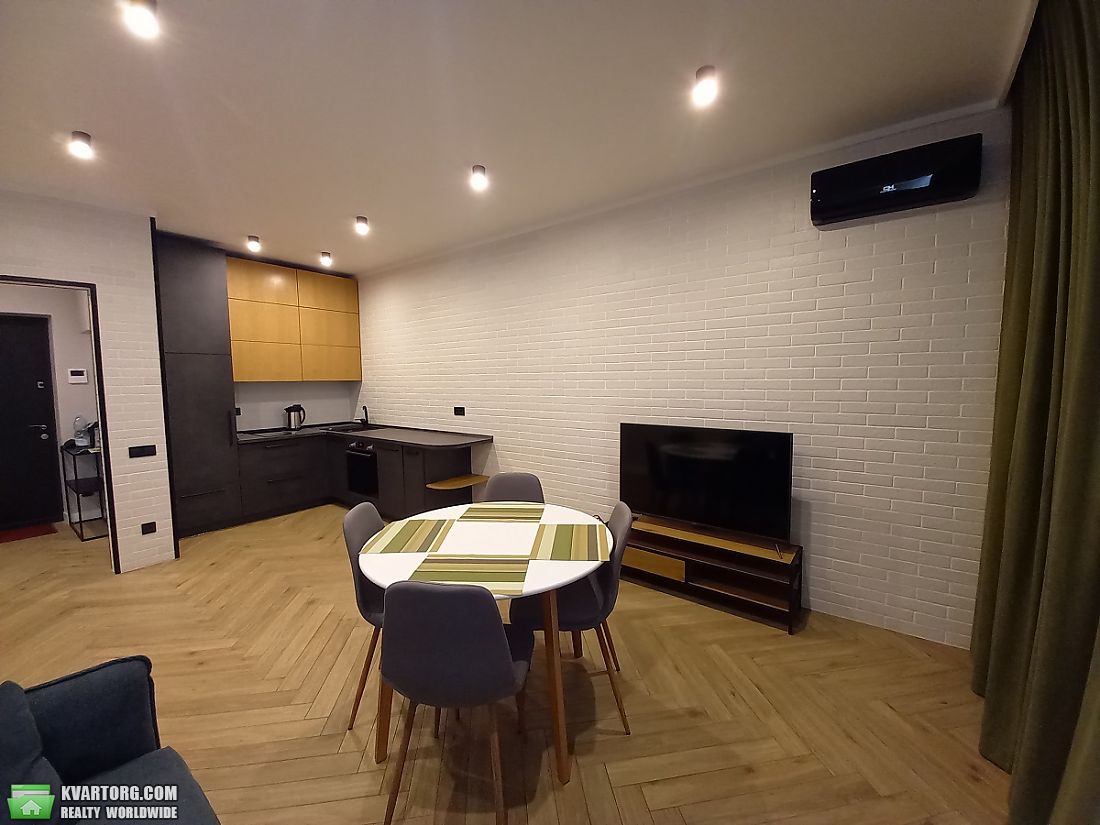 Rent out 1-room apartment. Киев, Джона Маккейна — photo 1