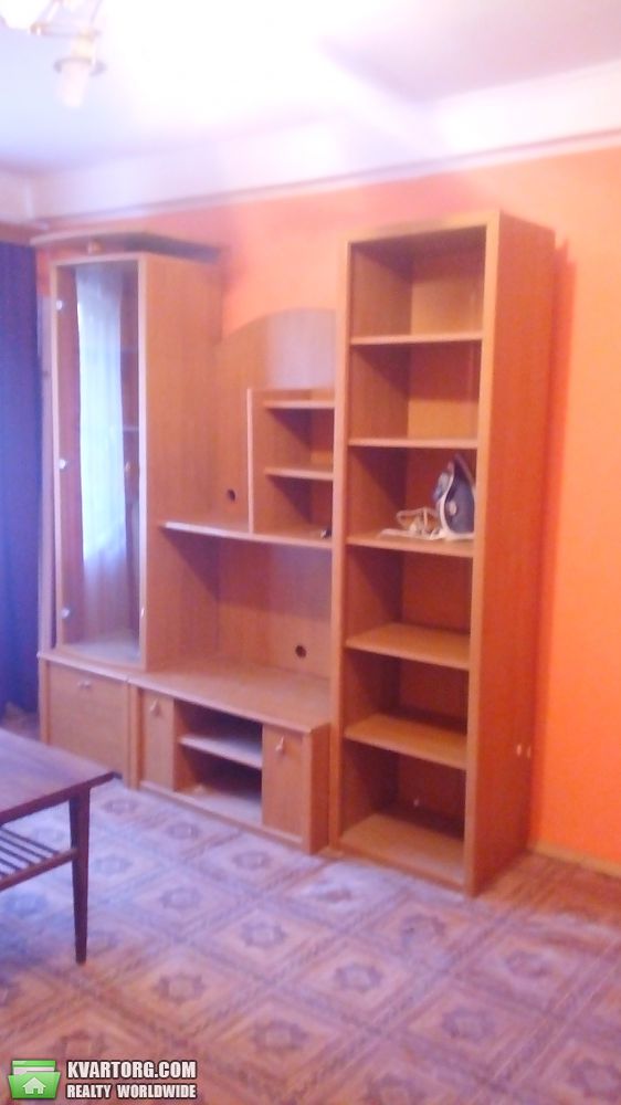 Rent out 2-room apartment. Киев, Соломенская — photo 5