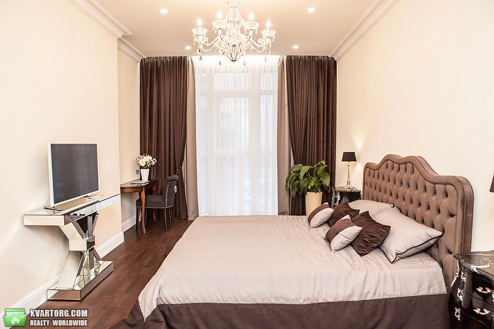 Sell 4-room apartment. Киев,  Драгомирова — photo 1