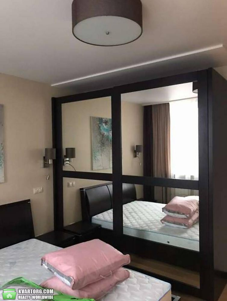 Rent out 4-room apartment. Киев, Деловая — photo 10