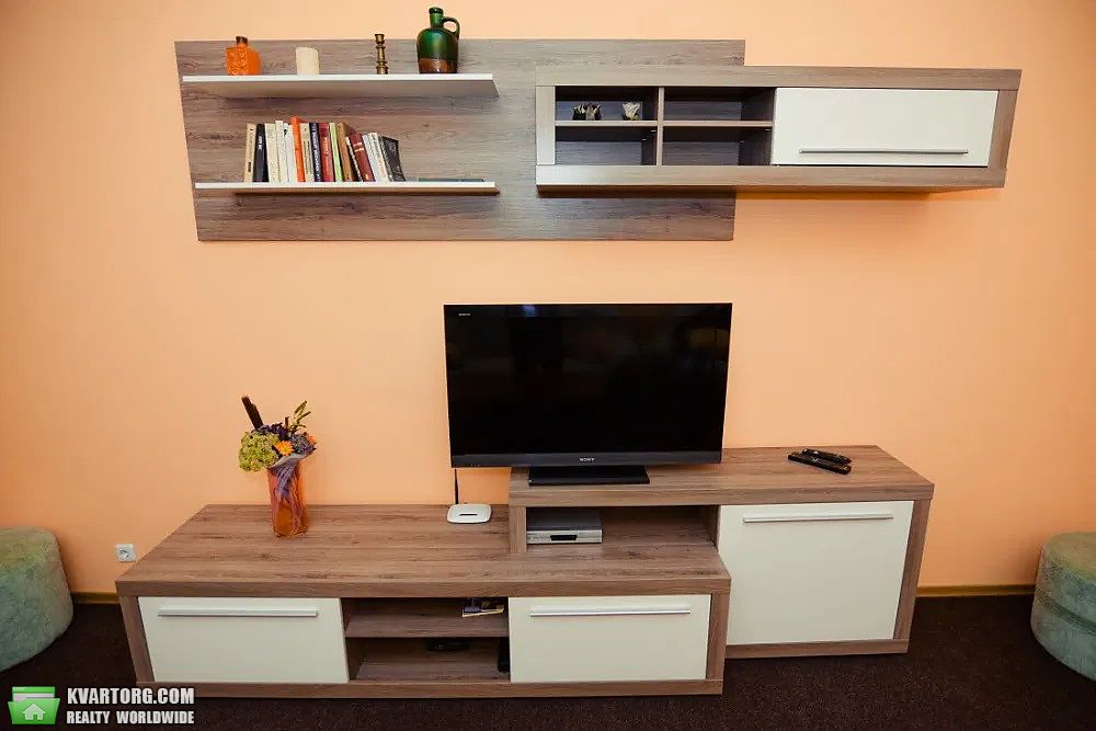 Rent out 2-room apartment. Киев, Малая Житомирская — photo 1