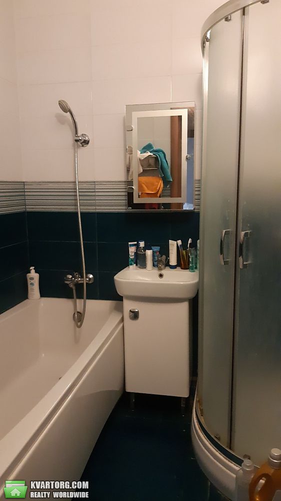 Rent out 2-room apartment. Киев,  Урловская — photo 3