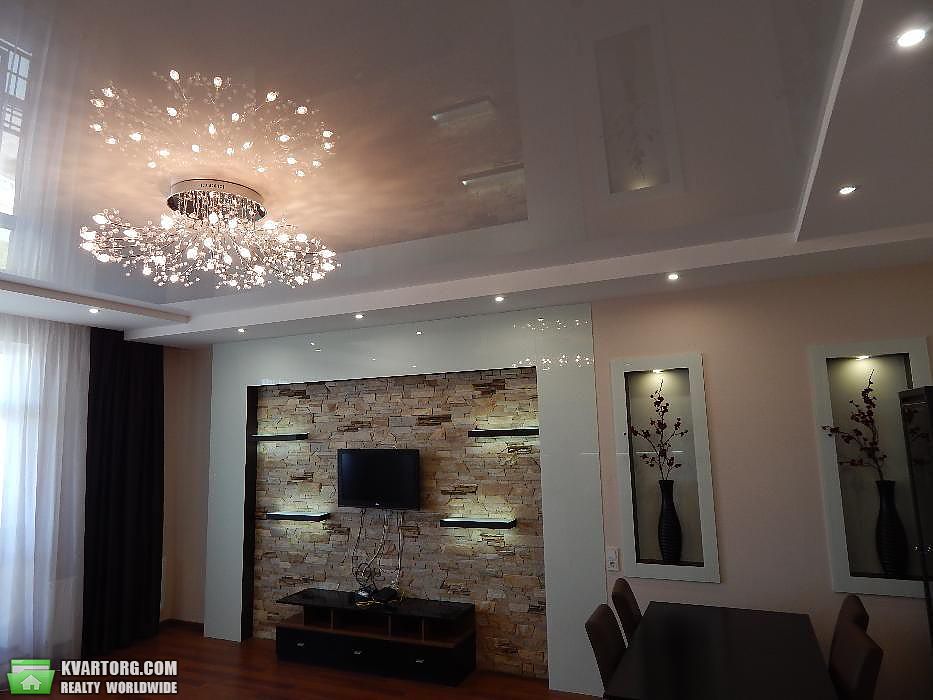 Rent out 3-room apartment. Киев,  Щорса — photo 1
