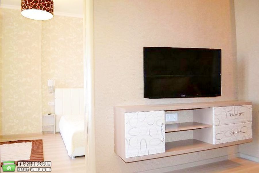 Rent out 1-room apartment. Киев,  Жилянская — photo 7